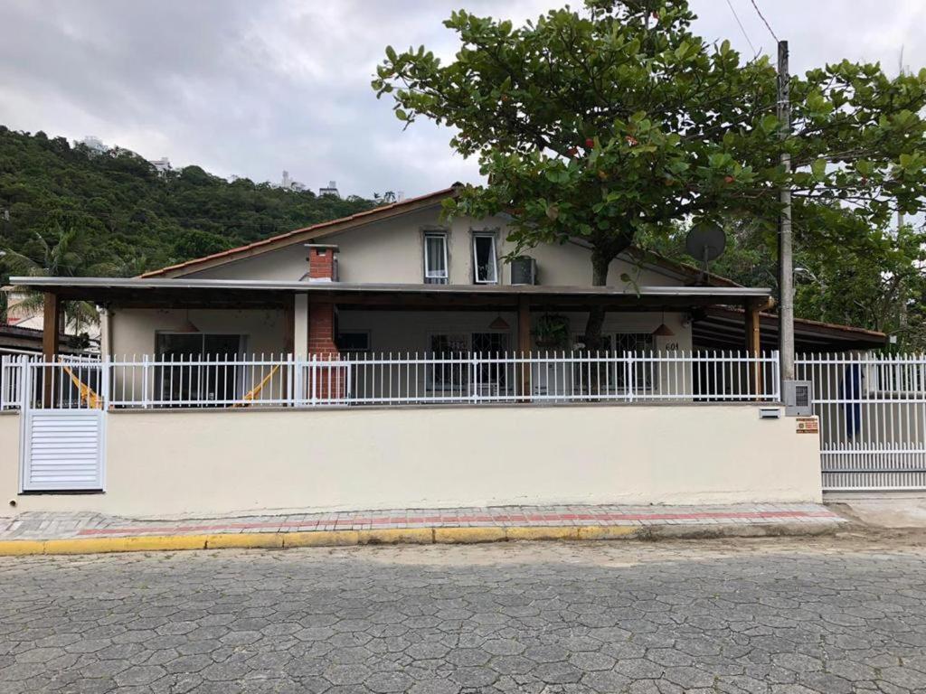 Casa Da Arvore Rua Pescada Amarela Bombinhas Buitenkant foto